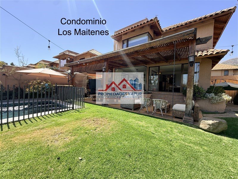 Casa en Venta en La Reina, MA - Casa Remodelada, Onofre Jarpa, Los Maitenes 230/392m2 Terraza 46m2 con 5 Dorm 3Baños Servicios, Piscina, Impecable