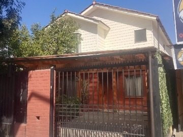 Propiedad en Av. los Halcones Larapinta Ideal para Uso Comercial (Casa)