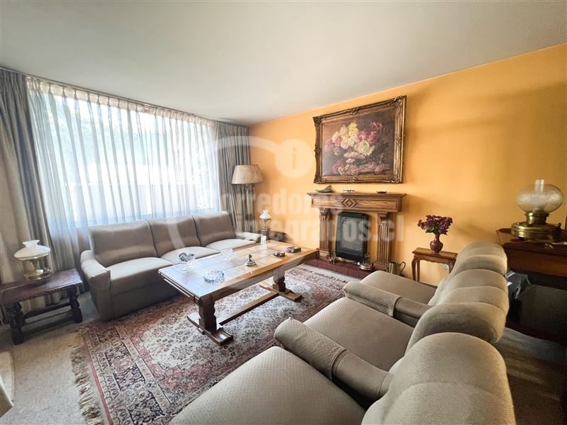 Casa en Venta en Las Condes, Carlos Alvarado y Francisco Bilbao