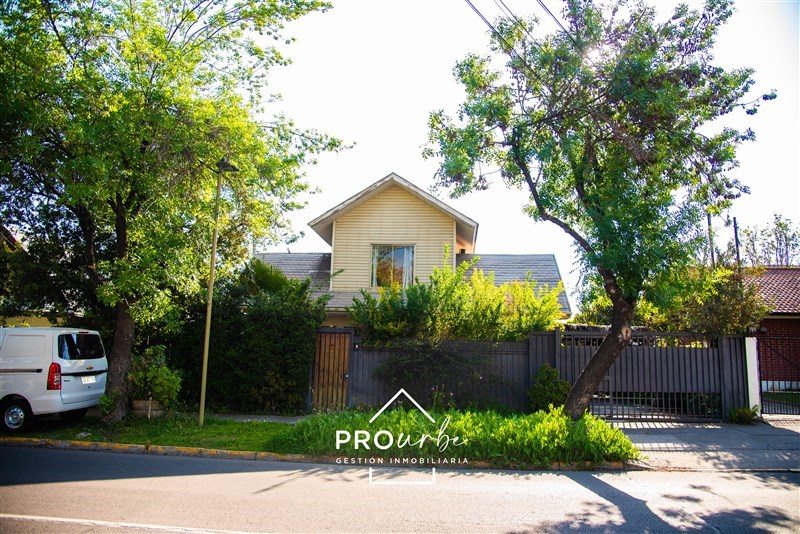 Casa en Venta en Las Condes, Bajó de precio, cercana al metro Los Dominicos. Seguridad.