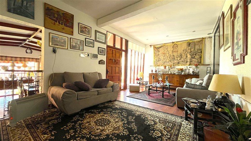 Casa en Venta en Las Condes, A pasos de Los Dominicos, 6 dormitorios, 5 baños, en el mejor sector de Las Condes, seguridad y conectividad