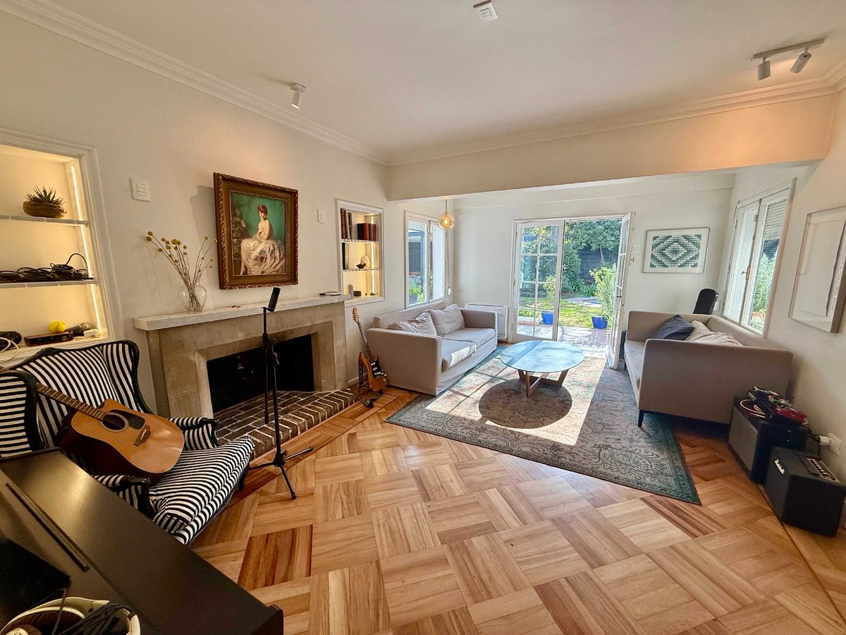 Casa en Venta en Las Condes, Iluminada solida remodelada 706mt terreno (172673)