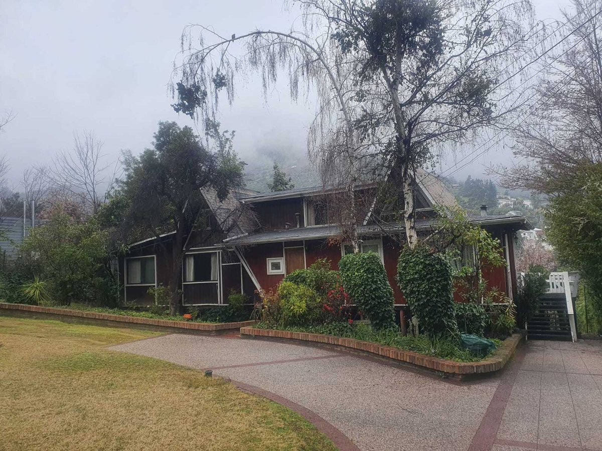 Casa en Venta en Lo Barnechea, Venta Terreno de 1578 m2 / 180 m2 construido. (66123)