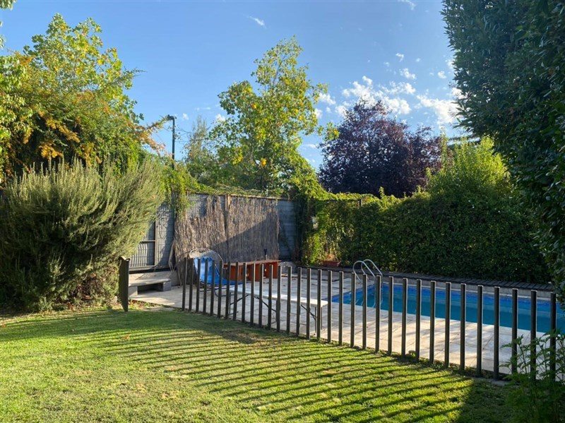 Casa en Venta en Lo Barnechea, Casa en condominio, bajísimos gastos comunes, colegio Monte Tabor y Santiago College