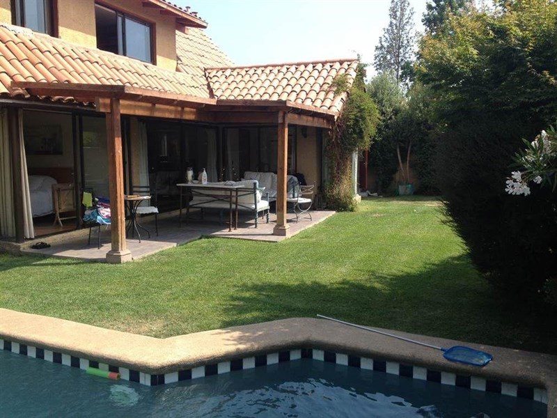 Casa en Venta en Lo Barnechea, Luminosa casa Fernandez Wood a pasos de colegios Monte Tabor y Santiago College