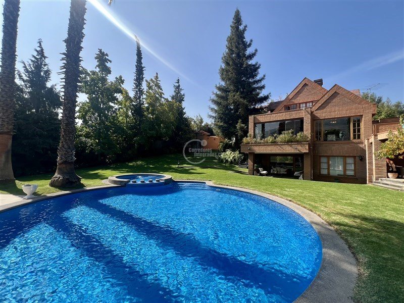 Casa en Venta en Lo Barnechea, Camino real / los trapenses /calle tranquila y segura