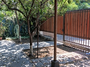 Antejardín puerta principal