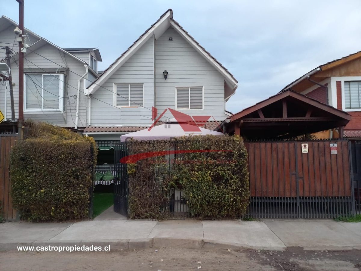 Hermosa Casa de Dos Pisos, 4 Dormitorios, 3 Baños, Maipu.