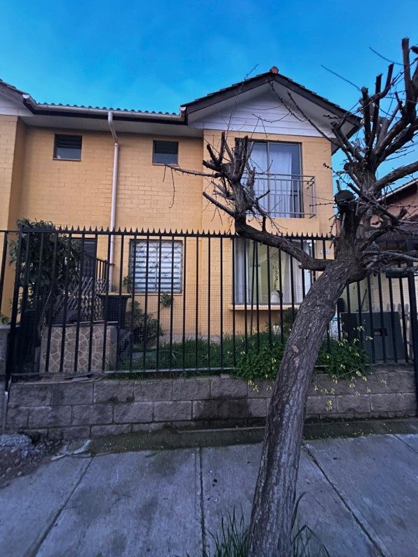 Casa en Venta en Maipú, En venta casa 2 pisos recinto cerrado maipu sin comision