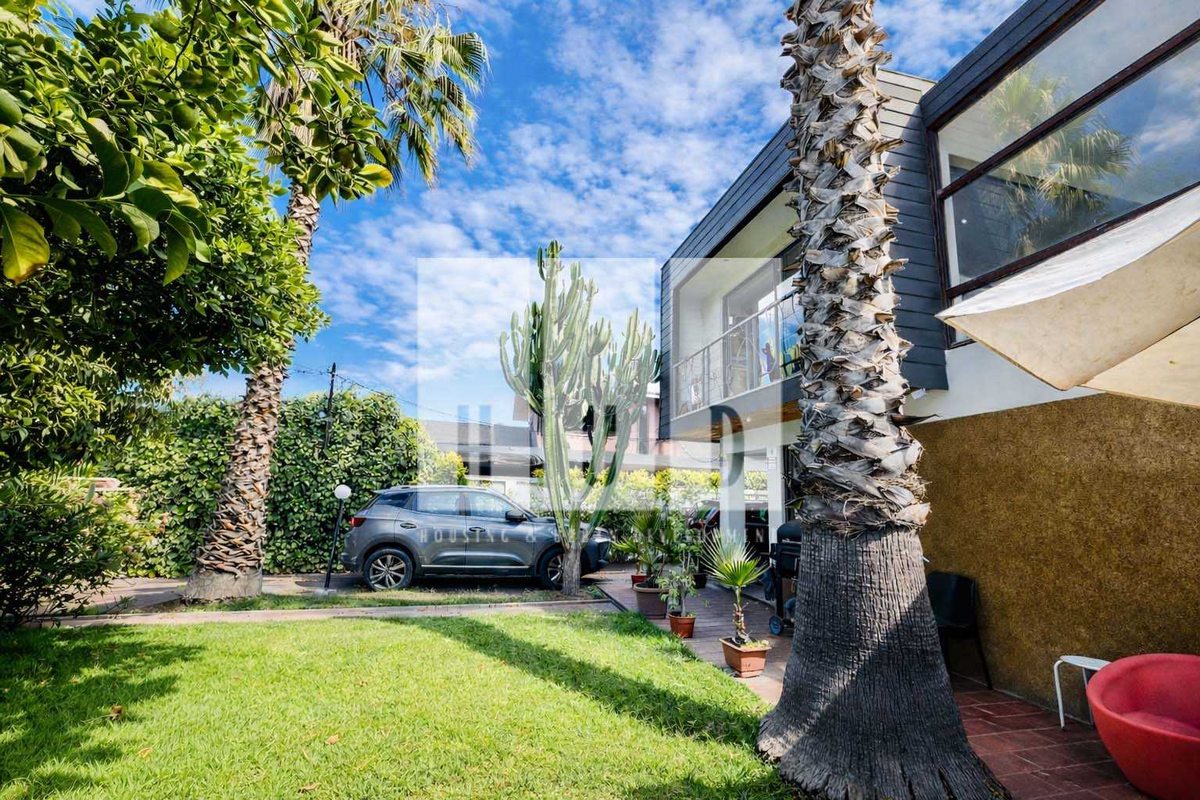Casa en Venta en Ñuñoa, Moderna casa con espectacular patio! (163889)