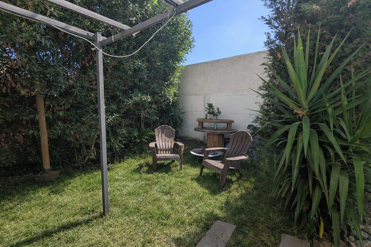 05.- Patio frontal.