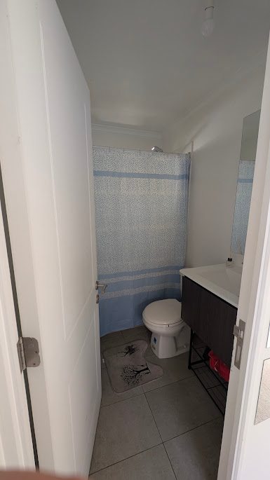 17.- Baño secundario.