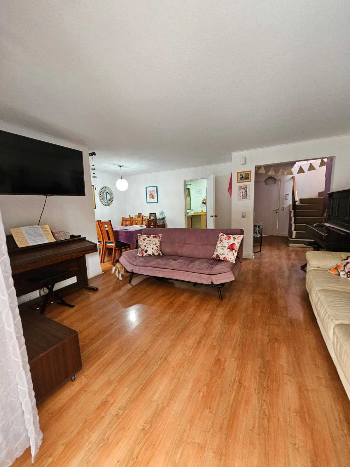 Casa en Venta en Peñalolén, Amplia Luminosa, Ideal para Familias, Piscina (133069)