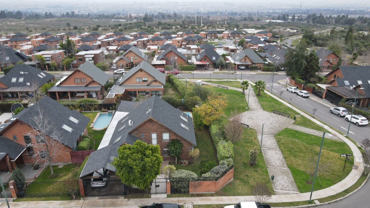 Casa en Venta en Peñalolén, Camino El Monte Oriente 4831, Peñalolén, Región Metropolitana de Santiago 7910000, Chile