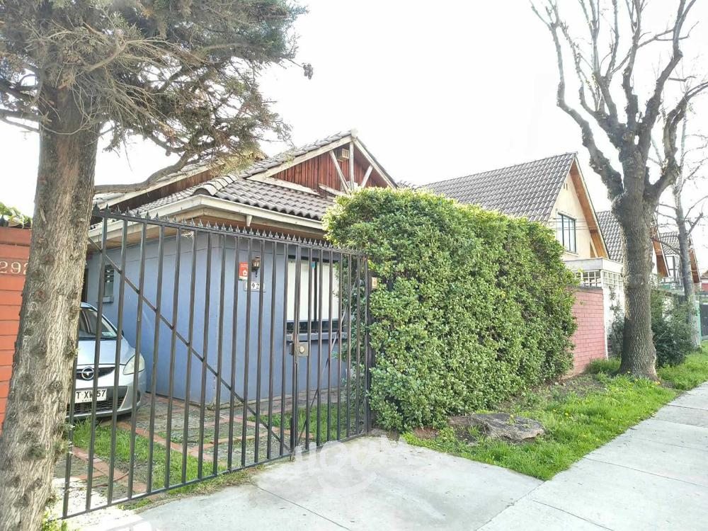 Casa en Venta en Peñalolén, Alberto Valenzuela Llanos, Peñalolén, Región Metropolitana de Santiago 7910000, Chile