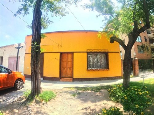 Casa en Venta en Providencia, Se vende terreno comercial con 2 casas amplias providencia