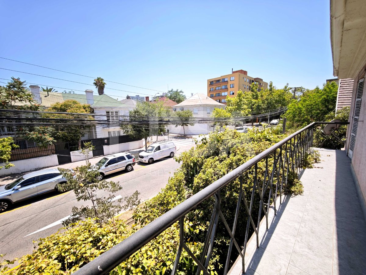 Casa en Venta en Providencia, Gran casa en barrio residencial, providencia (144275)