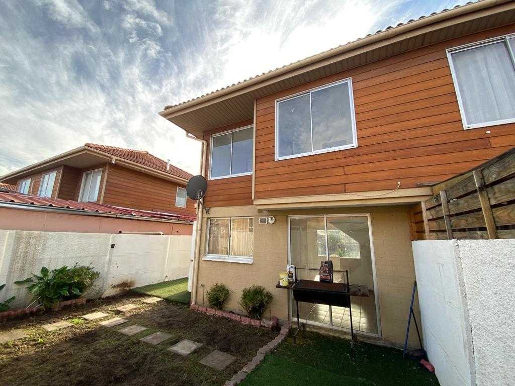 Casa en Venta en Puente Alto, Amplia Casa con Diseño Moderno y Luz Natural (177775)