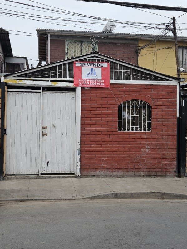 Casa en Venta en Quilicura, Oportunidad/ centrica casa en venta en quilicura 2200 uf