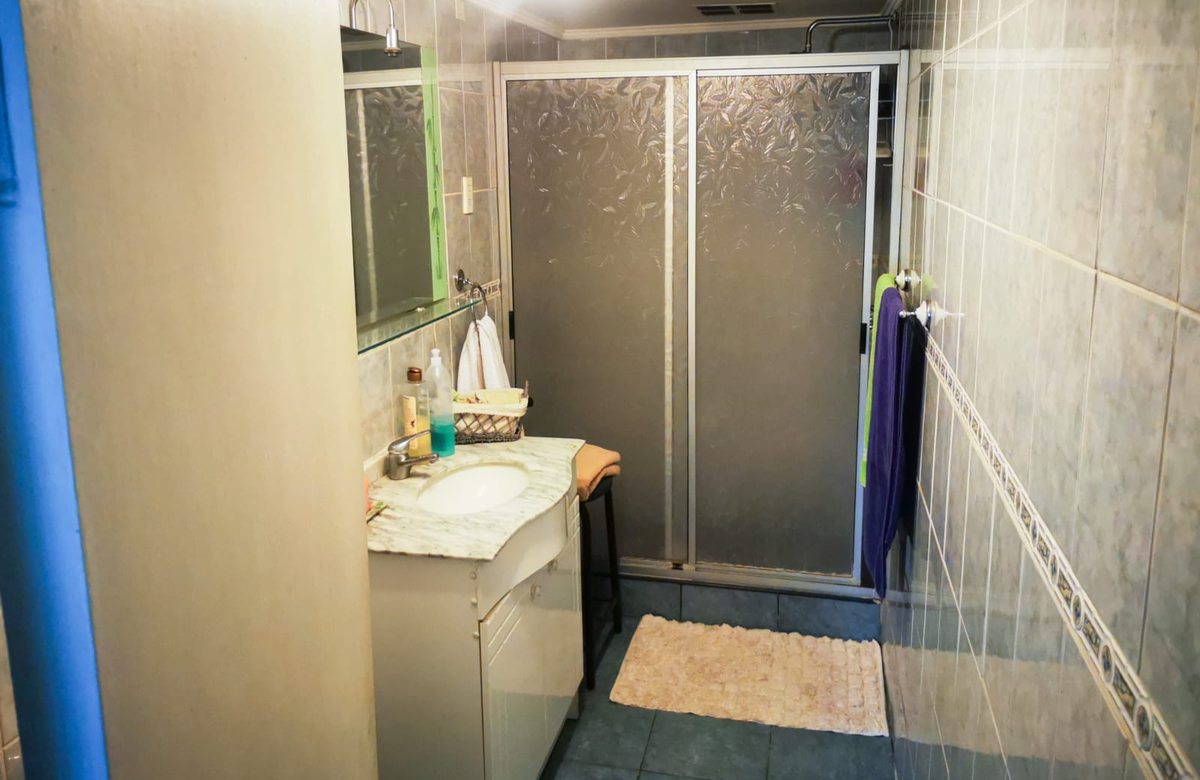 Baño 1 de 3