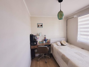 Dormitorio secundario ideal para niños, visitas u oficina.