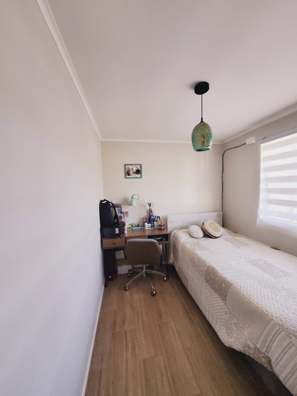 Dormitorio secundario ideal para niños, visitas u oficina.