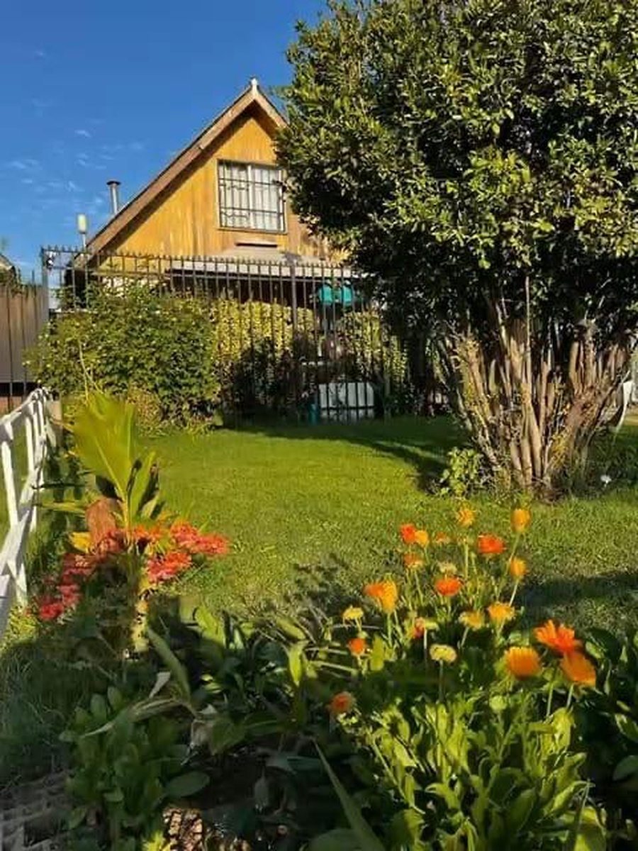 Casa Aislada, 3 Dormitorios y 2 Baños Remodelados.