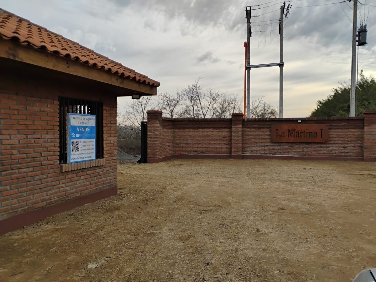 Portón de entrada parcelación