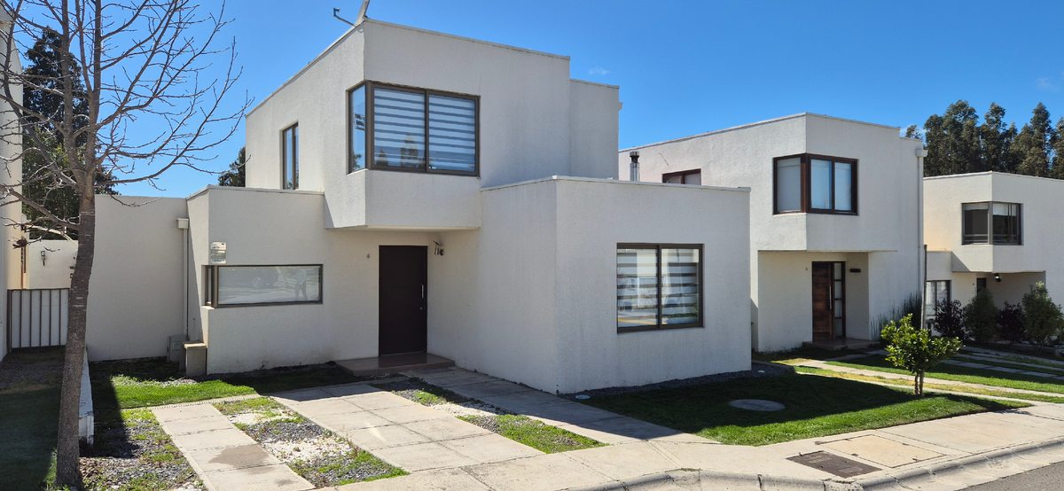 Casa en Venta en Valparaíso, Av. Universidad 892, Casa 4 – Condominio Bosque Real III, Curauma, Valparaíso.