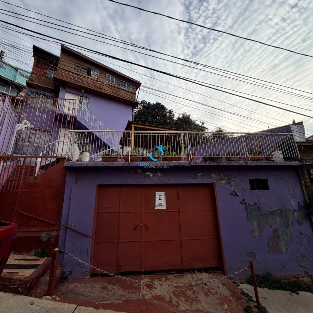 Casa en Venta en Valparaíso, Cerro la cruz, son tres casas una por piso