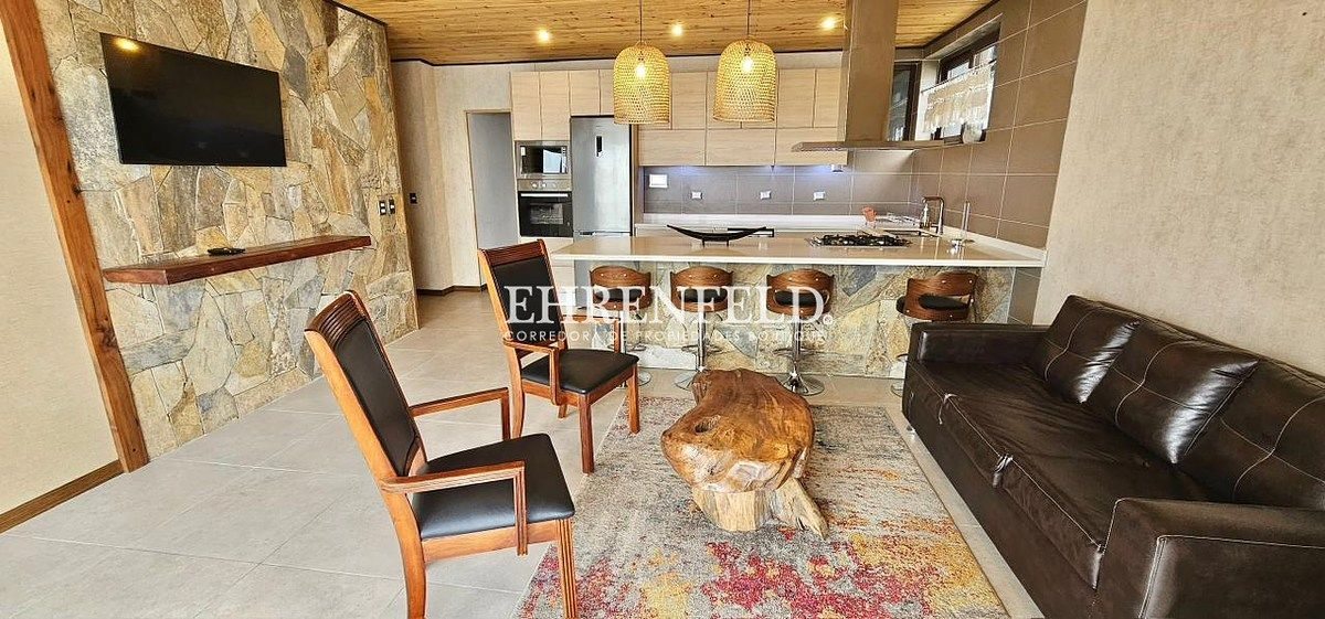 Living y comedor departamento.
