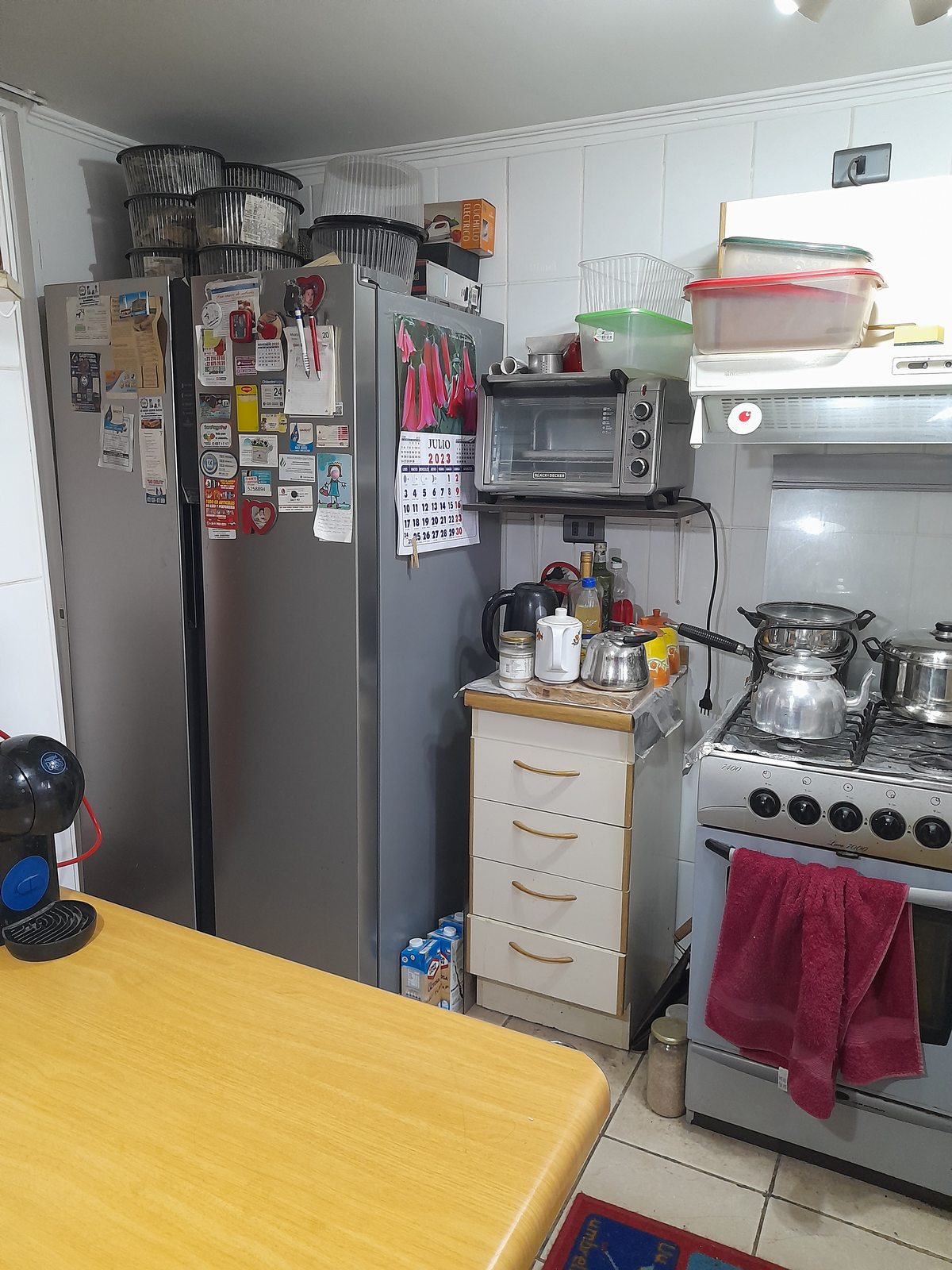 Cocina con cerámica de pared a pared