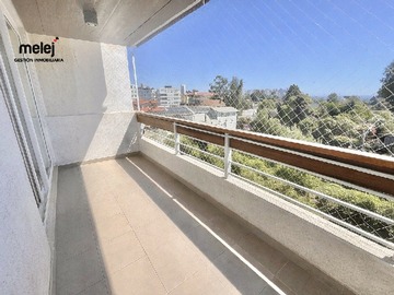 Terraza con orientación poniente.