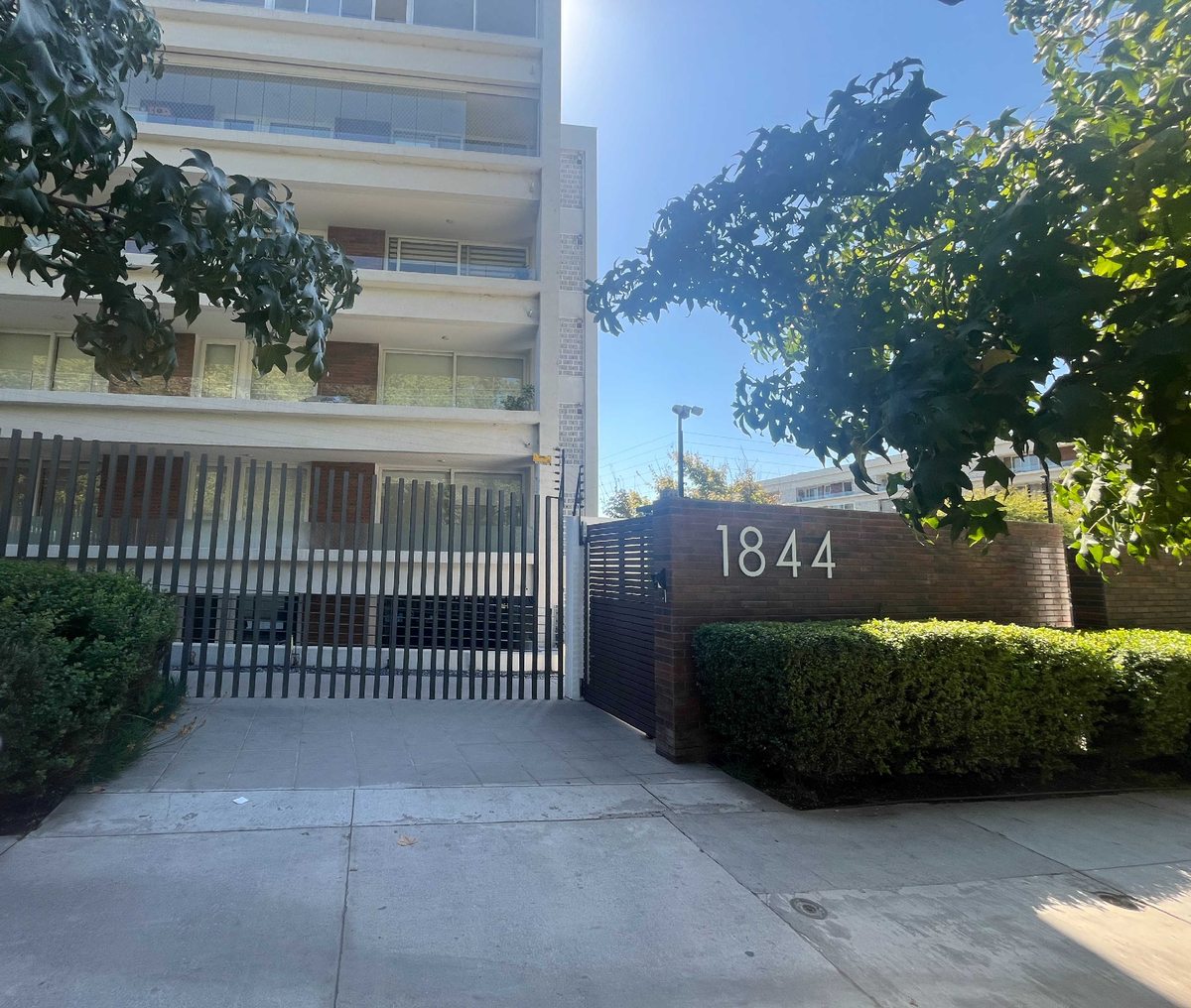 Departamento en Venta en La Florida, Luminoso Dpto. Entorno Tranquilo 2D+2B+1E+1B (171584)