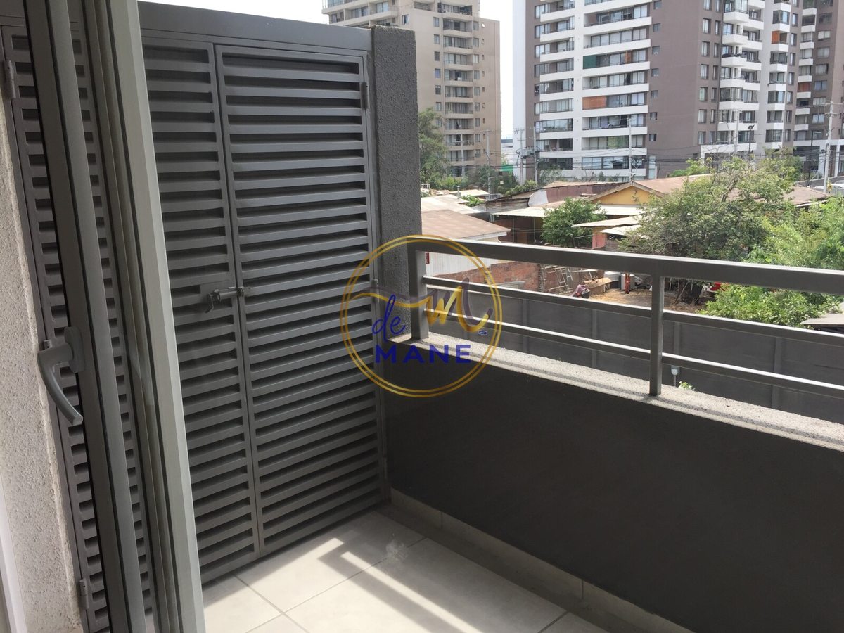 balcon abierto con aire y luz natural