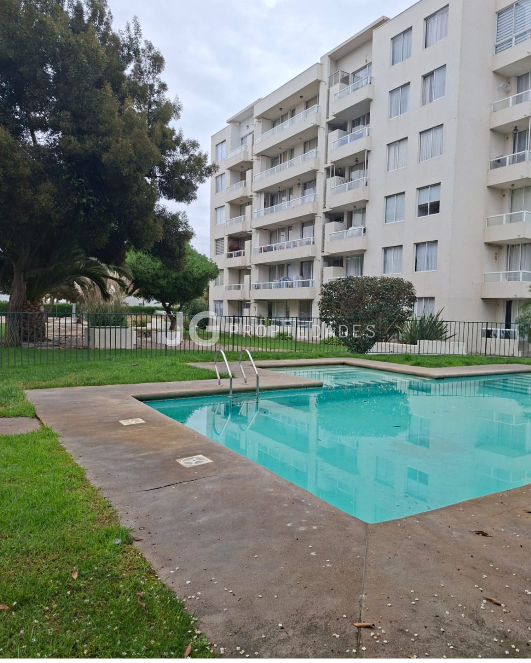 Piscina cercada