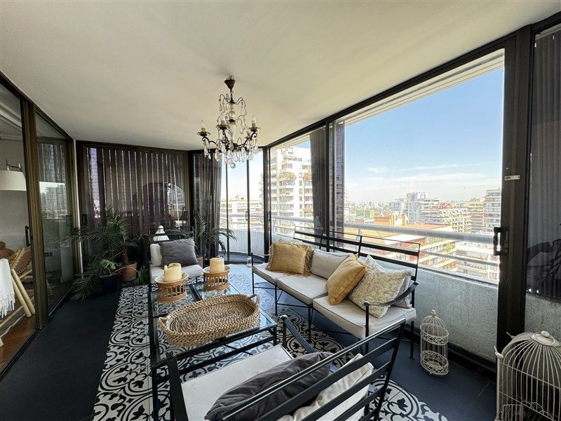 Departamento en Venta en Las Condes, Málaga entre Av. Presidente Errázuriz y Av. Apoquindo