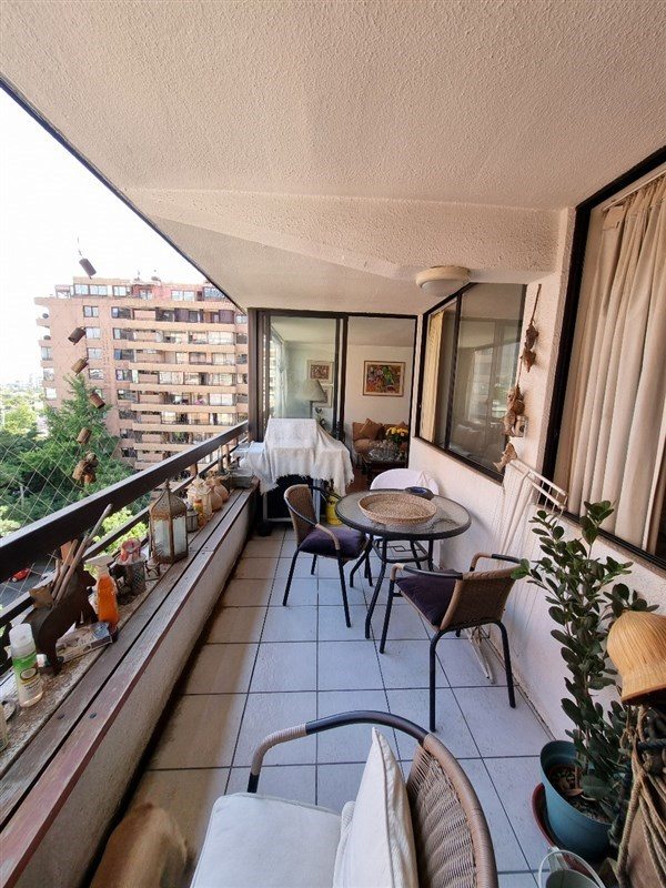 Departamento en Venta en Las Condes, Amplio departamento en sector residencial de Las Condes