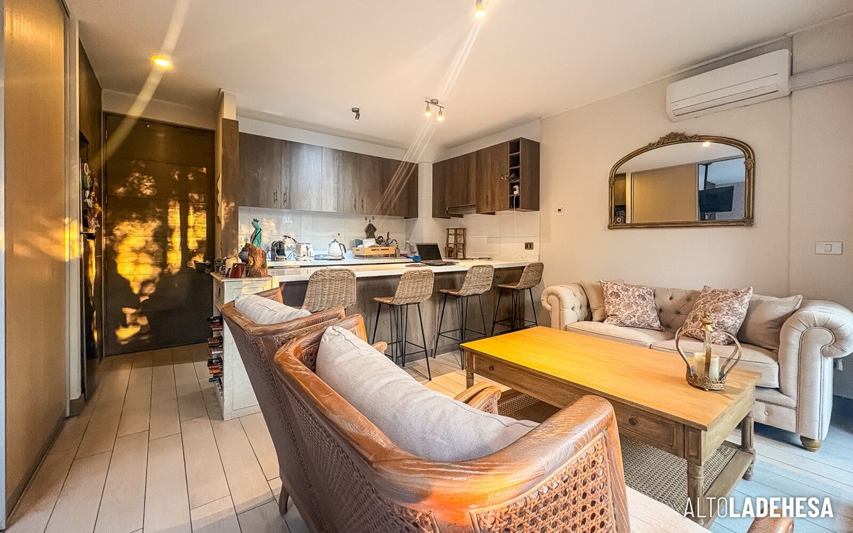 Departamento en Venta en Las Condes, Primer piso con patio, Las Verbenas/ Av. Las Condes