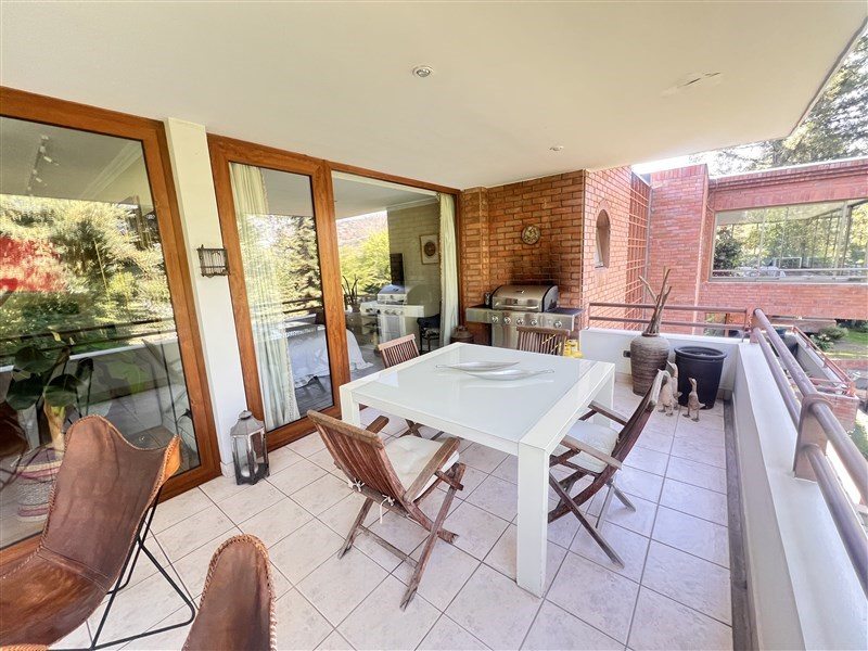 Departamento en Venta en Lo Barnechea, Condominio con 10.000 mts de jardines, mas un club house al frente, colegios huinganal y mayflower¡