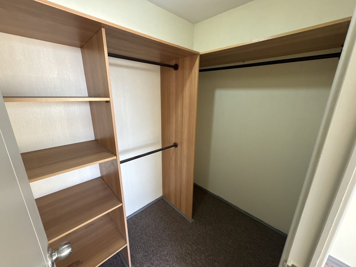 Walking Closet D1 Suite