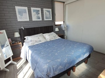 Dormitorio principal amplio con espacio para escritorio
