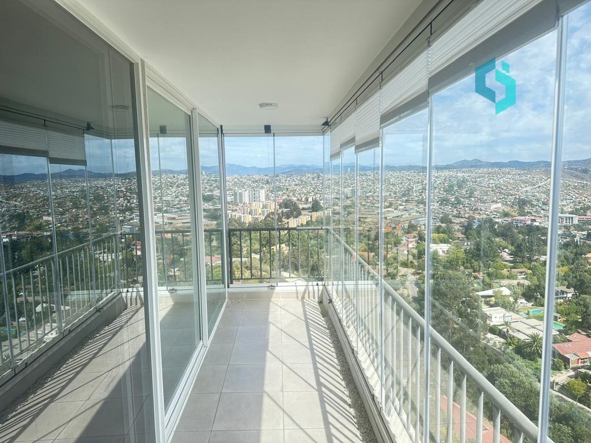 Terraza con cortina de cristal