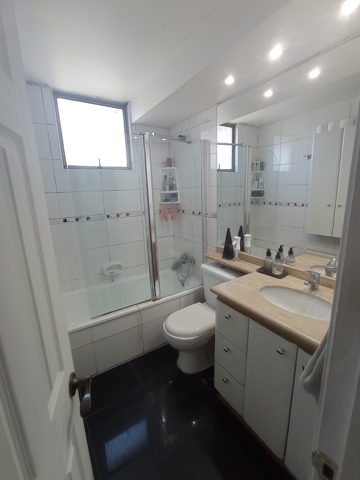 Baño principal en suite Foto1