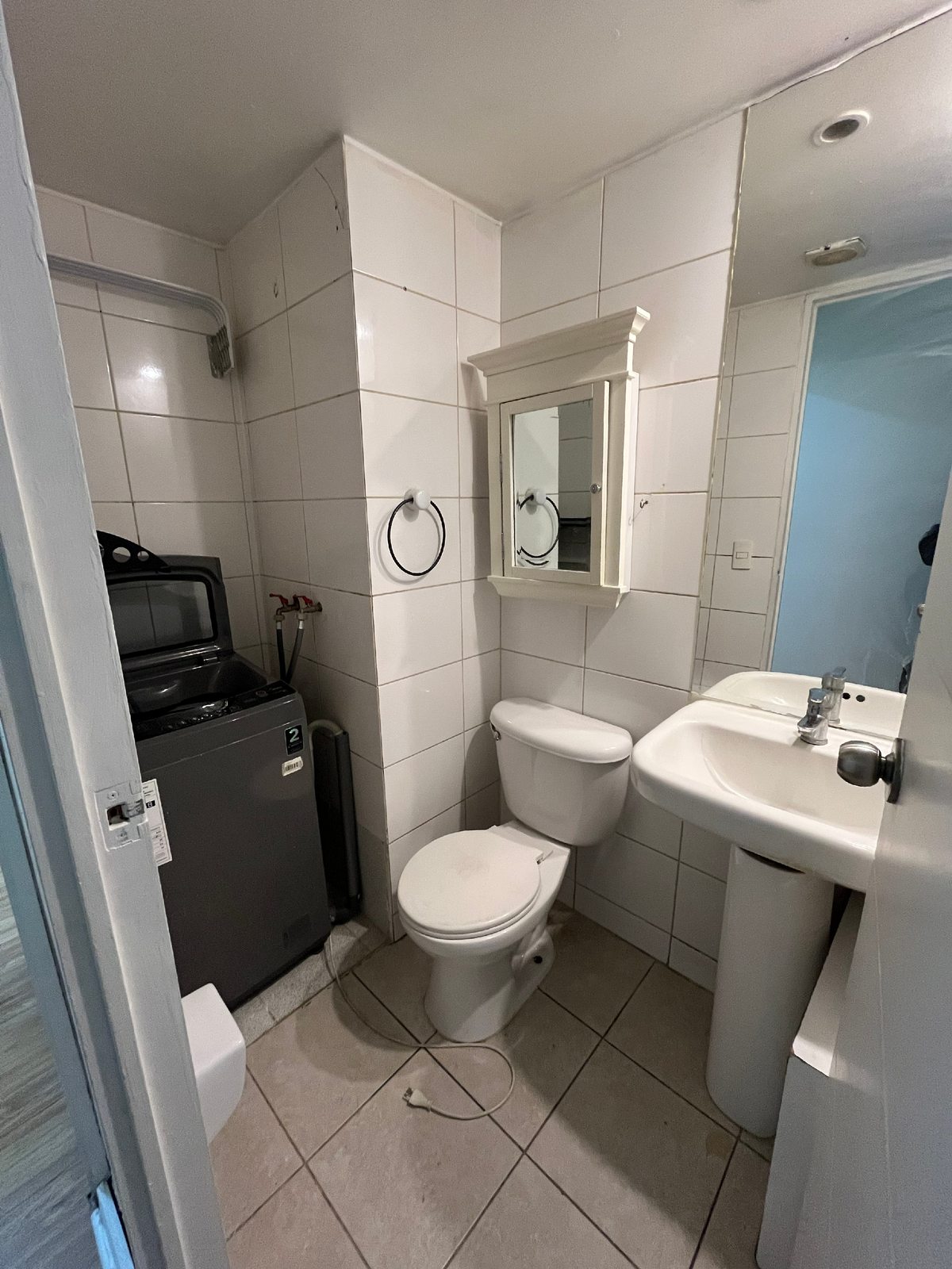 Baño visitas con instalacion de lavadora