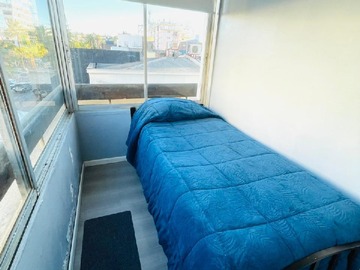 Dormitorio con vista a la Avenida Principal