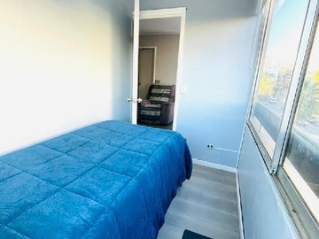 Dormitorio con vista a la Avenida Principal