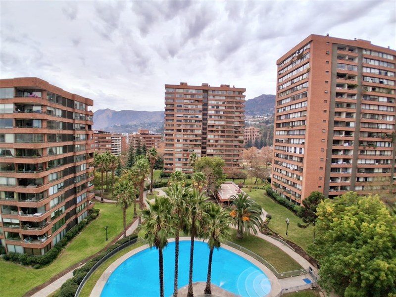 Departamento en Venta en Vitacura, Vende Amplio Depto 4D 3B 1E 1B Con Pisicina en Condominio Vitacura