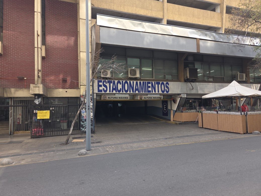 Estacionamiento en Venta en Santiago, Amunategui c/ compañia frente a la ymca