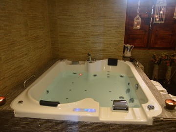 JACUZZI